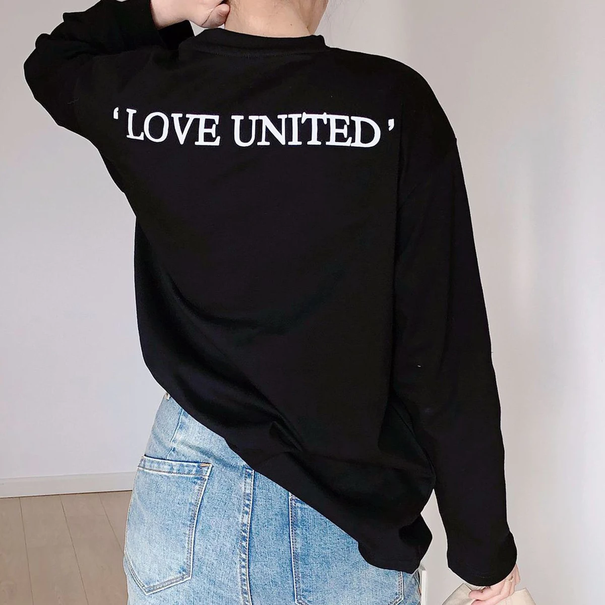 

Женская футболка с длинным рукавом, круглым вырезом и надписью