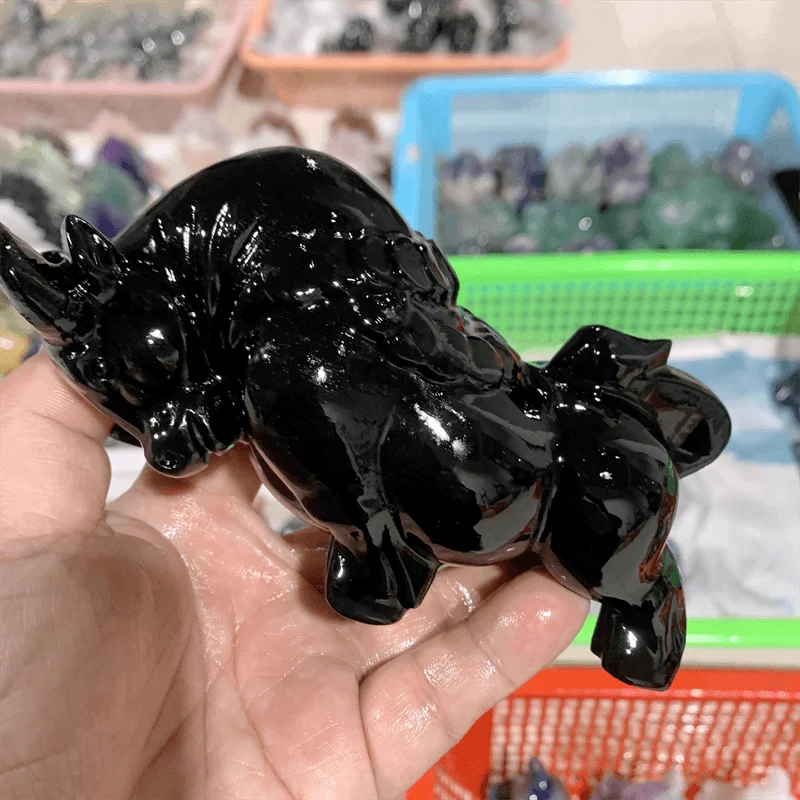 Натуральный черный обсидиан резьба по быку целебный кристалл камень подарок на