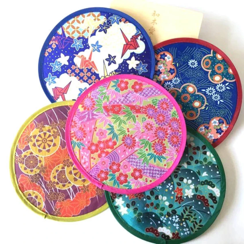 

2023 Японский портативный складной ручной вентилятор летающий диск крутой Летний Мини нейлоновый круговой вентилятор вечерние Свадебные Ро...