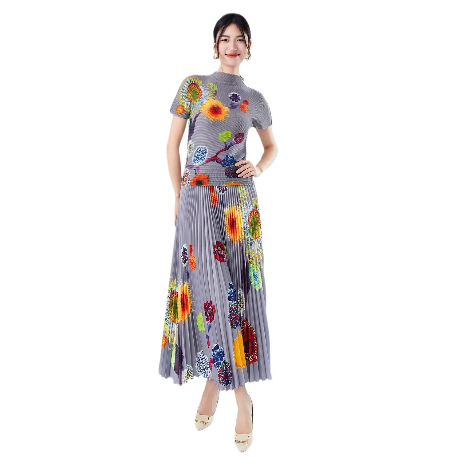 Женский костюм-двойка с принтом футболка оборками и юбка