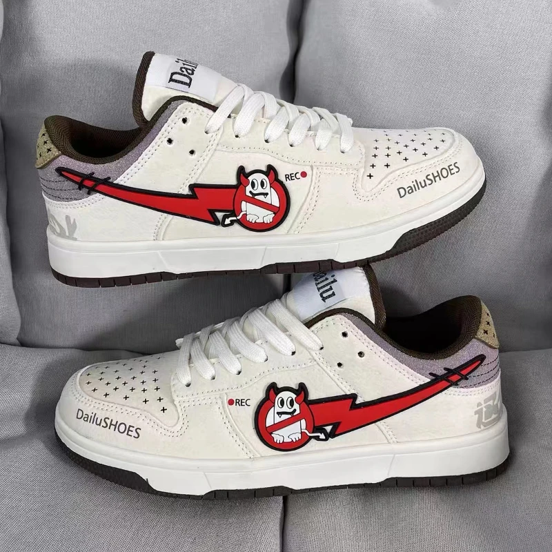 

Casual Fashion Sneakers for Men Letter Devil Graffiti White Breathable Skateboard Shoes New High Quality Vintage Walking Shoes