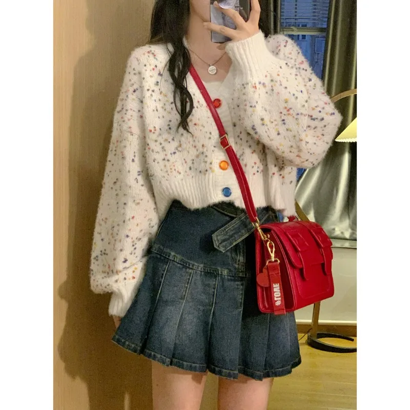 Женский трикотажный кардиган на пуговицах с V-образным вырезом