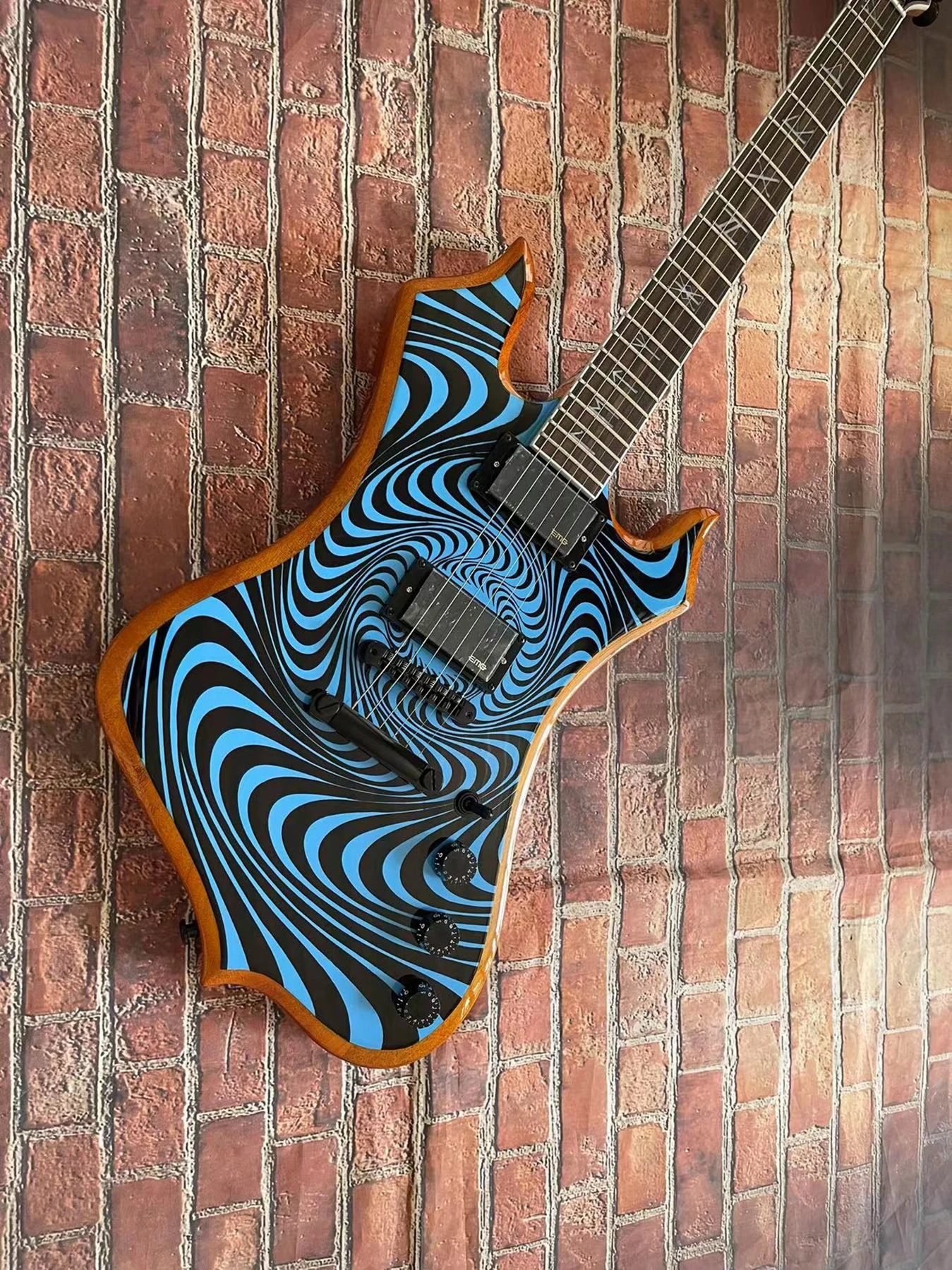 

Personalized patterned guitar, high-end pickup, mahogany, in stock, physical shooting, freezing price
