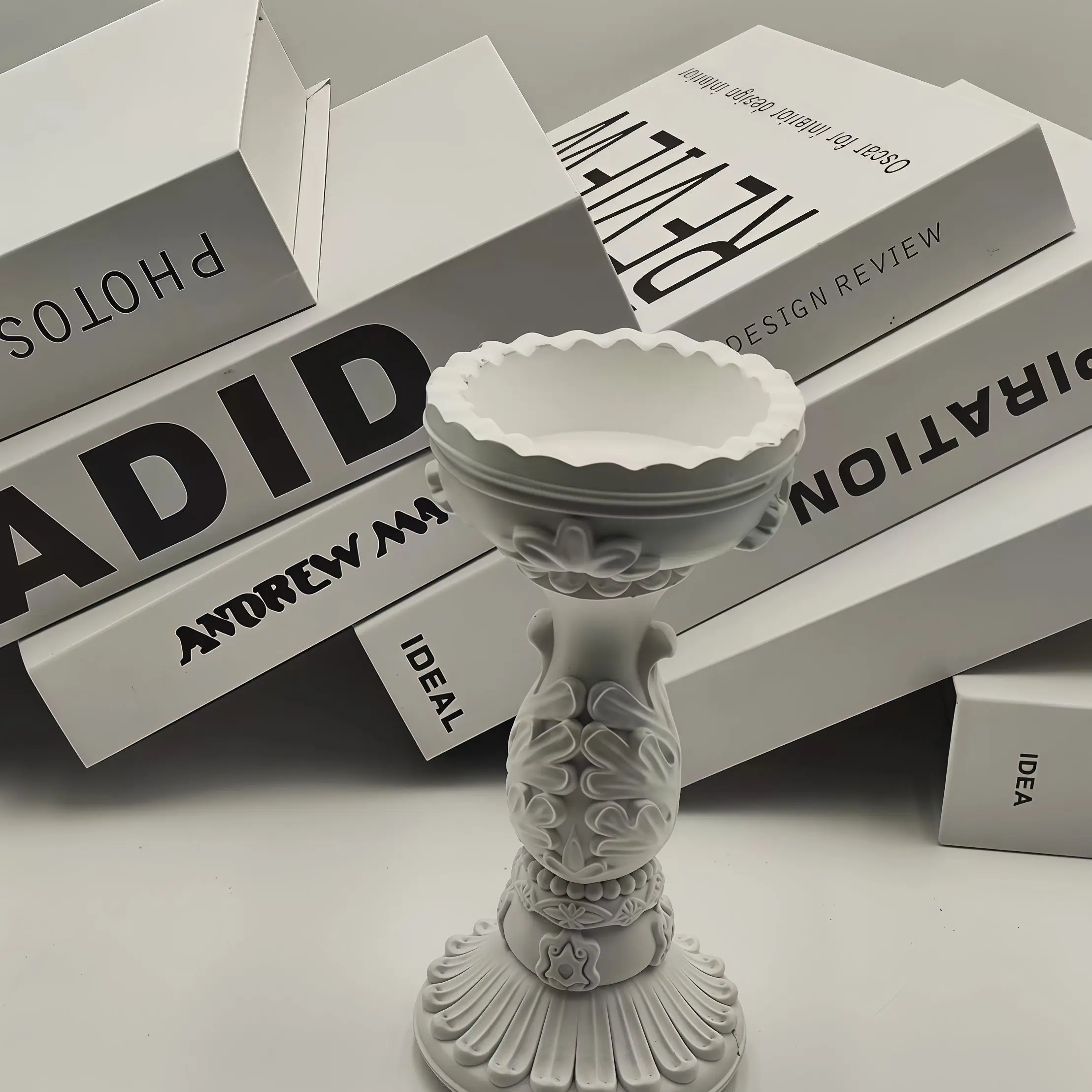 

Смоляная статуя ангела подсвечник