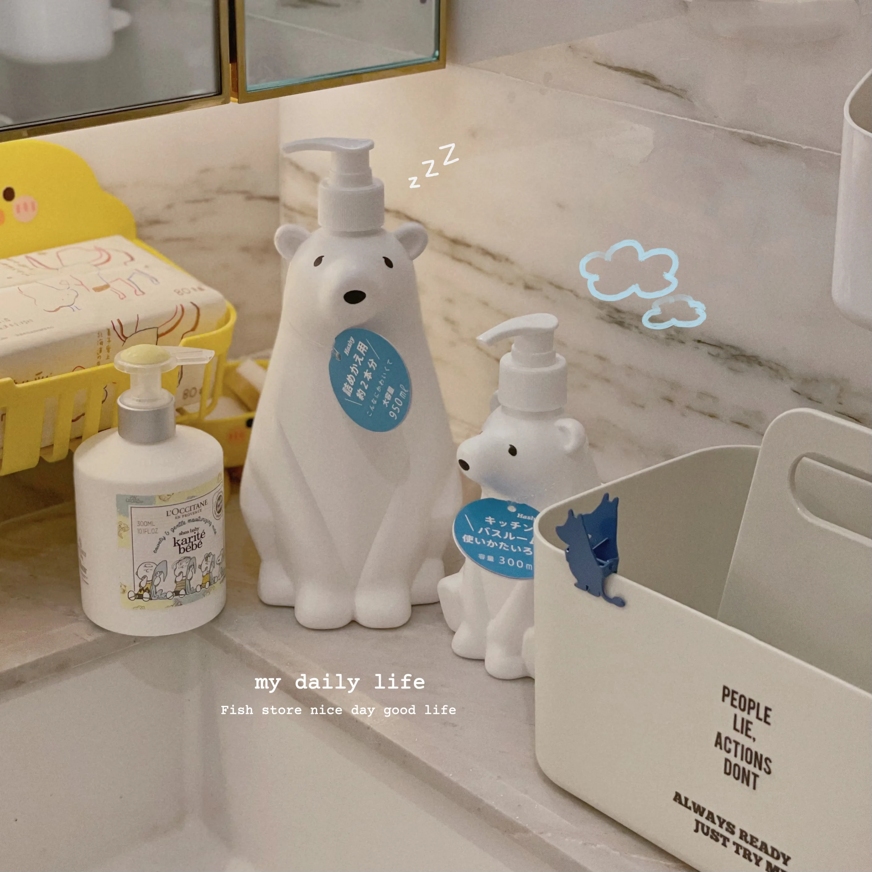 

Polar bear hand sanitizer is bottled in bottles, lotion, dish soap, shower gel, white press-on bottle