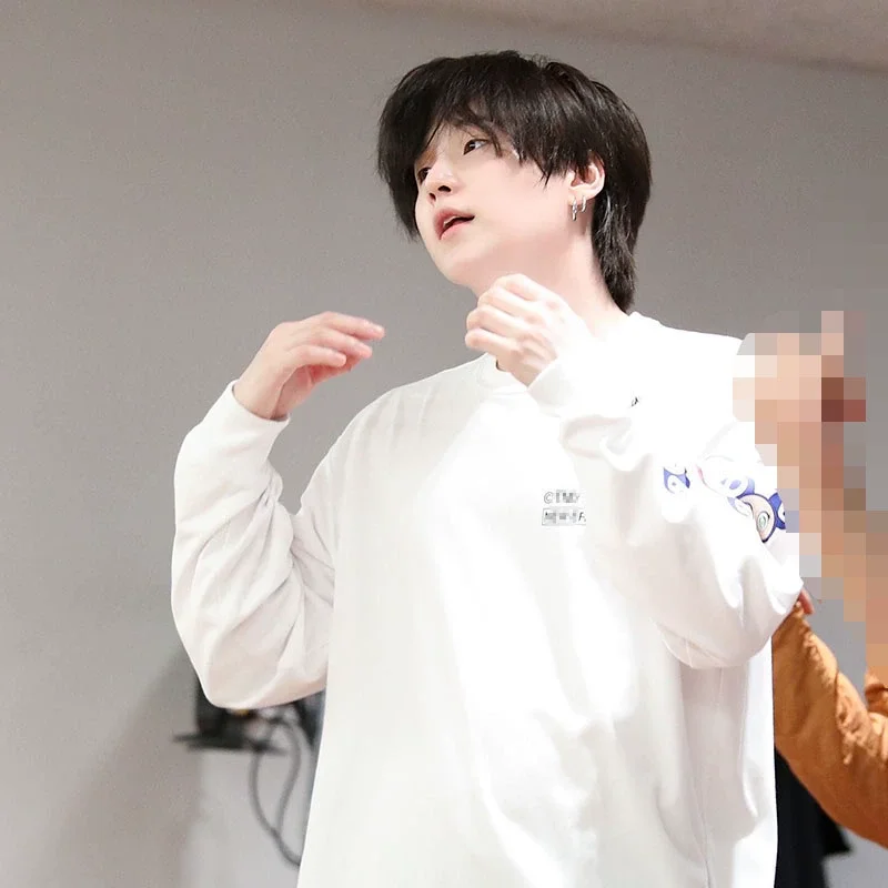 

Suga Sweatshirt O-neck Popular Casual Pullovers Bangtan Boys Kpop bulletproof New Streetwear Unisex Harajuku Sweatshirt