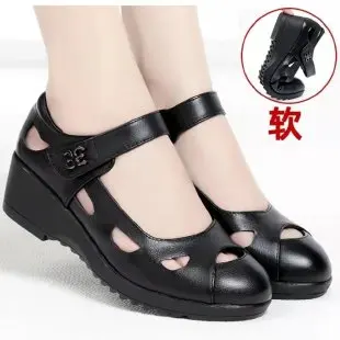 

Fashion Hollow Out Genuine Leather Sandals Flat Summer Shoes Soft Bottom Women Comfortable Sandals Mother Casual Leather Shoes