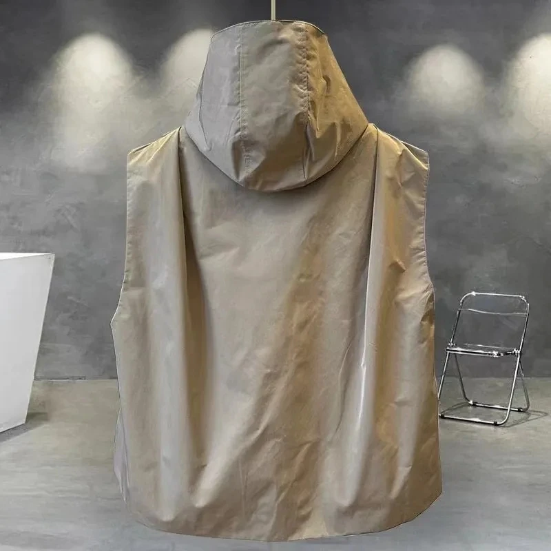 Женский жилет с капюшоном однотонный без рукавов в Корейском стиле весна-лето 2024