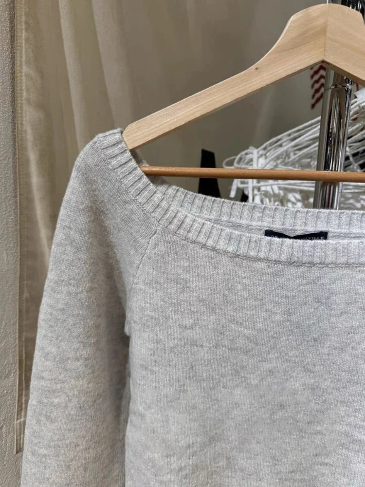 Вязаный топ на одно плечо для женщин осень 2024 серый с отделкой тонкий наклонным