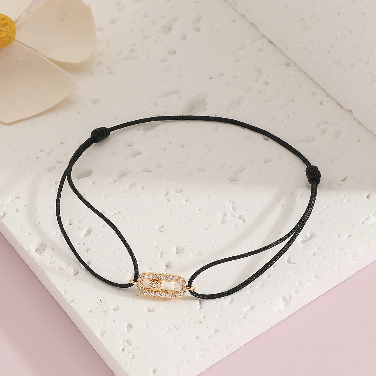 Женский регулируемый браслет с цирконом