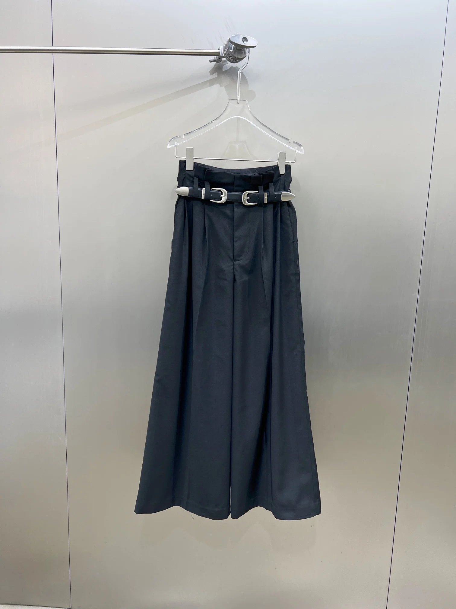New double buckle belt high waist pleated straight trousers fashionable advanced length is also very easy to handle