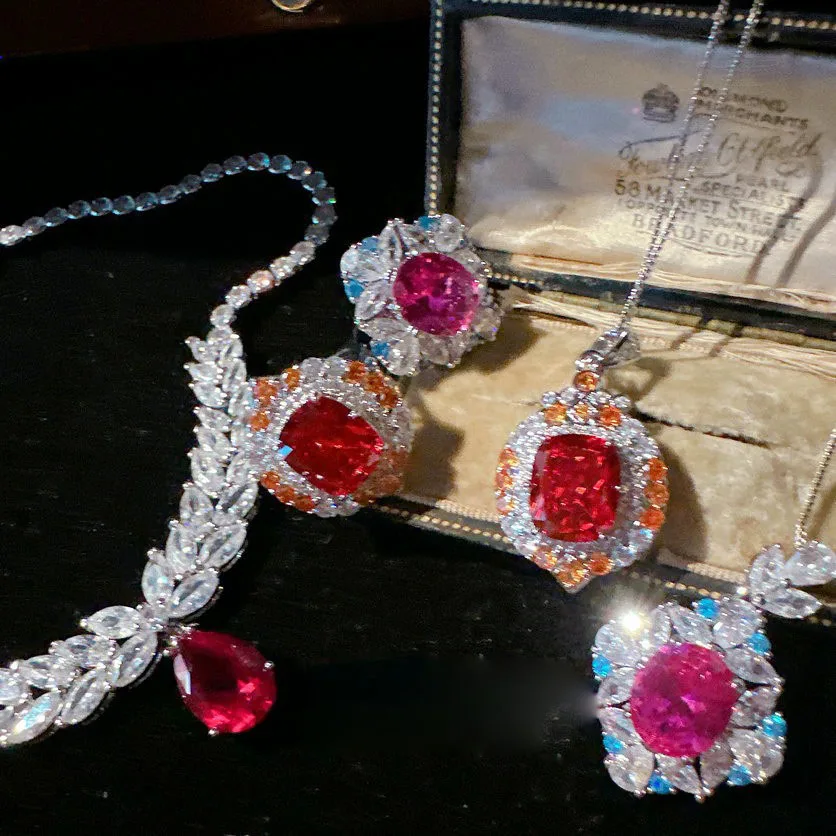 

2023 Women Smear Valley Pigeon Blood Red Wheat Spike Water Drop Gem Necklace Antique Feel Plated 18K Gold Duobao Thistle Flower