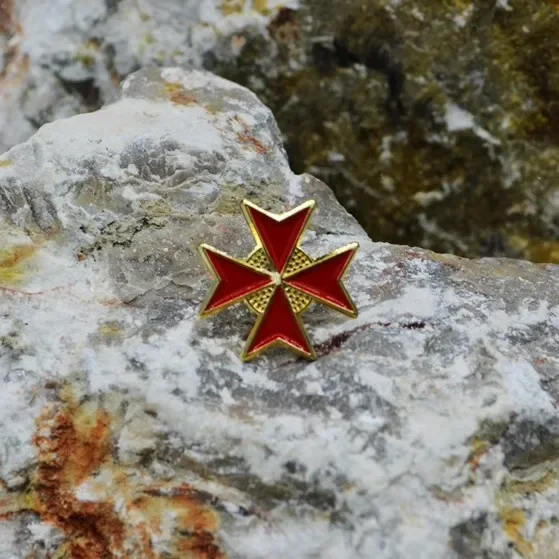 Готическая вечеринка рыцари тамплиеров Мальтийский крест масонская булавка