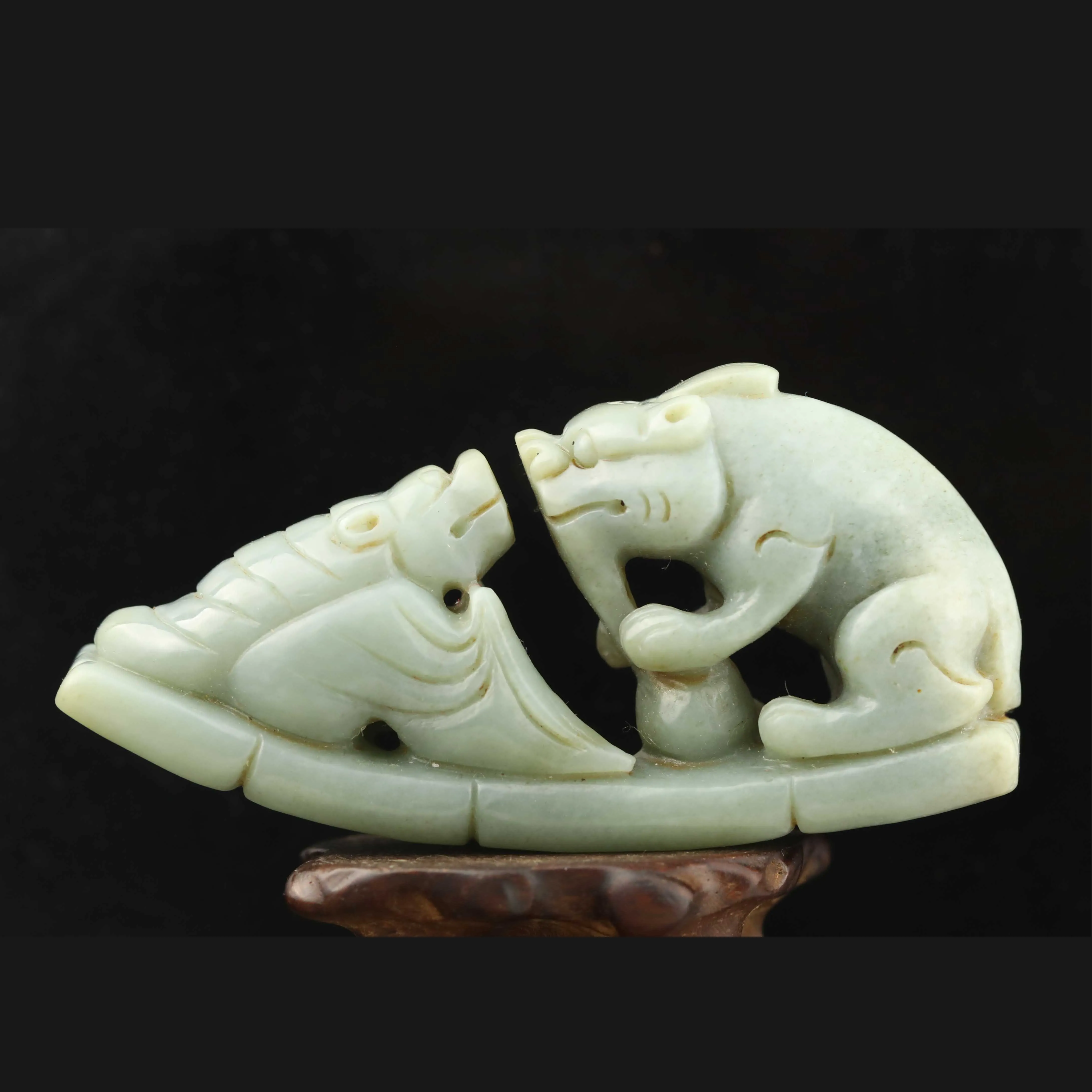 

Old China Natural Hetian Jade Hand Carved statue of dragon phoenix u