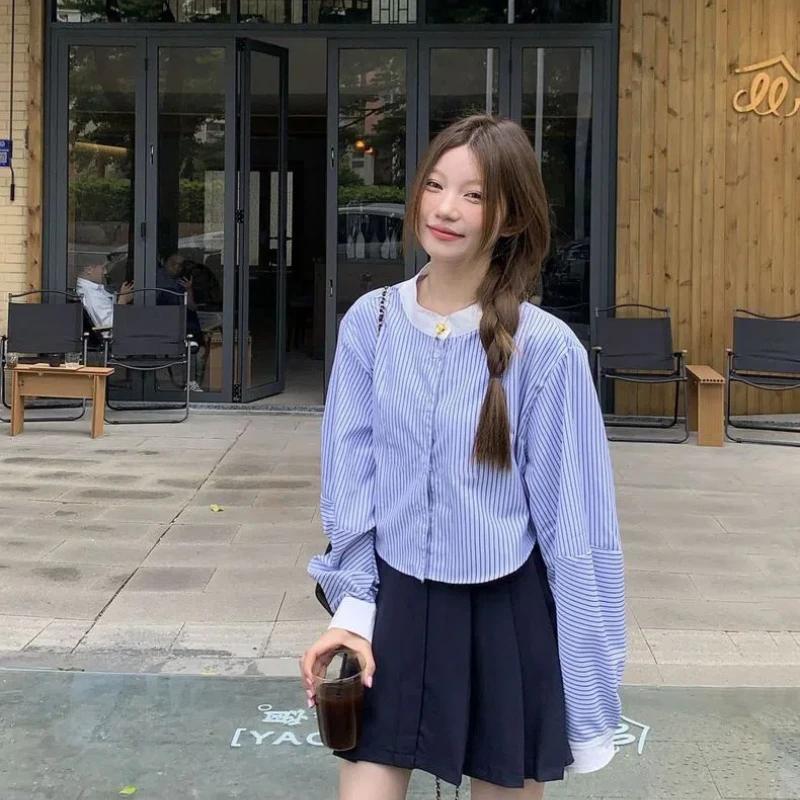 Синяя полосатая весенняя новая свободная короткая рубашка с длинными рукавами