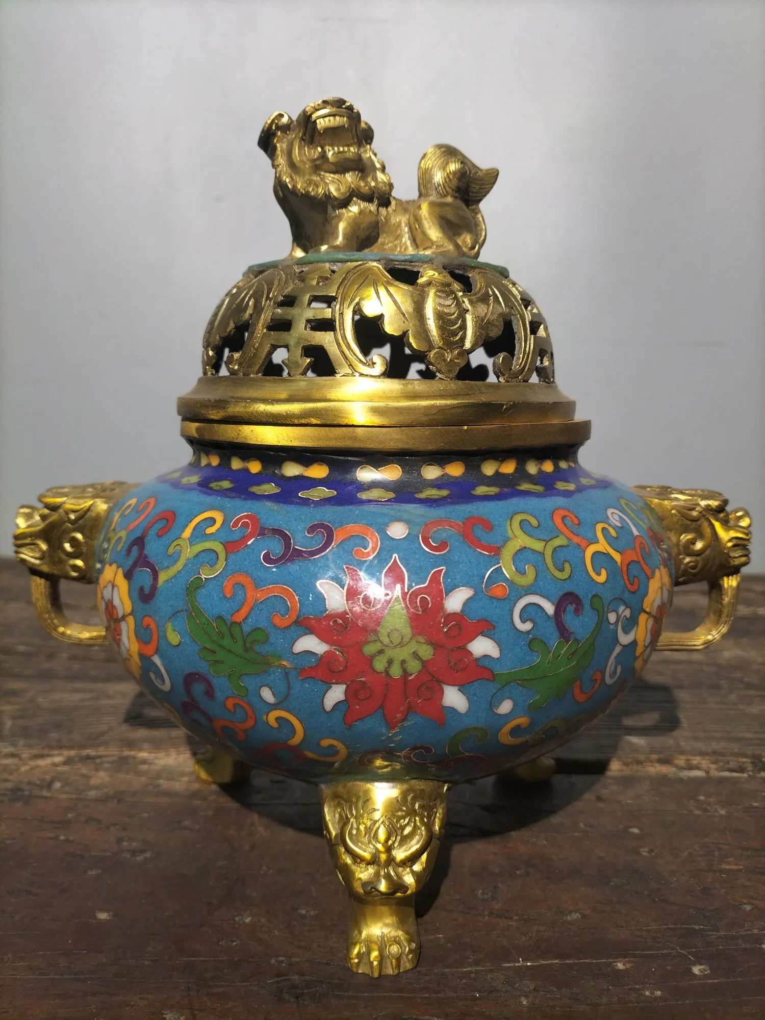 

Коллекция тибетских храмов 9 дюймов, старое фиолетовое искусственное покрытие с рисунком ушей животных, курильница с тремя ногами, городской домик