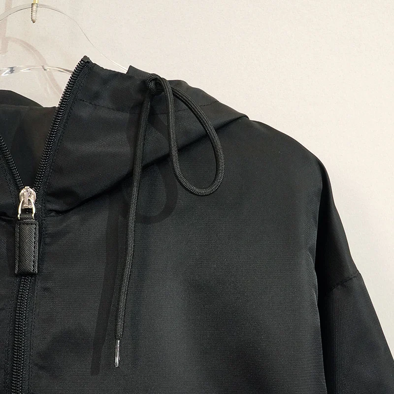 Рисунок 4 - Женская тонкая дышащая куртка с