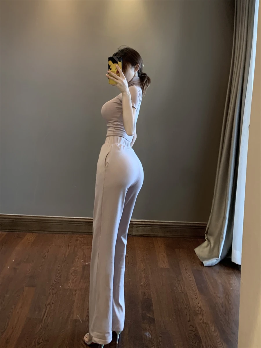 Женский комплект из двух предметов облегающая футболка с высоким воротом и