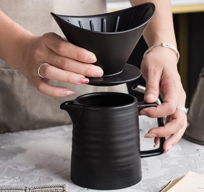 

500ml V60 Ceramic Coffee Dripper 1-2 Cups Coffee Drip Pot with Day and Night Hand Brew Coffee Pot Set Ceramic Filter Cup