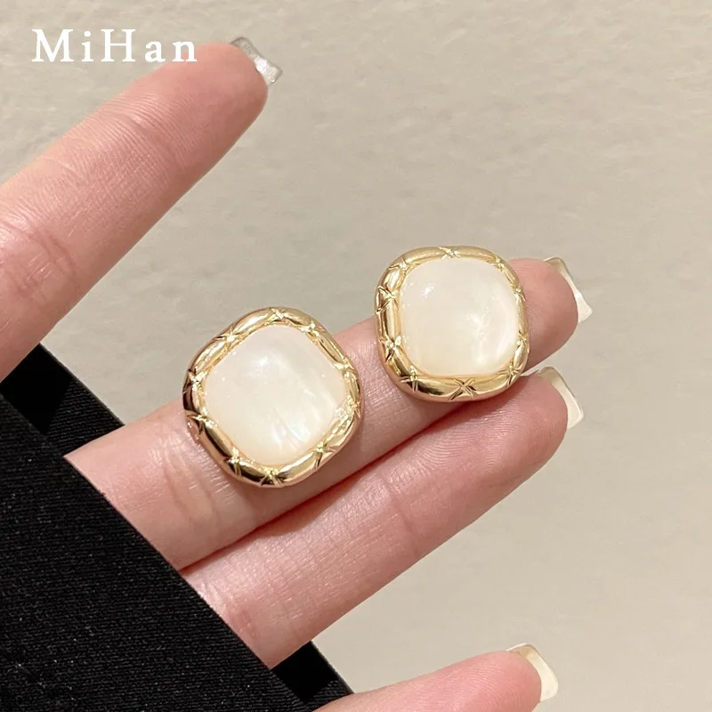 

Mihan Modern Jewelry 925 Silver Needle Resin Earrings Pretty Design Hot Sale Metallic Square Stud Earrings For Women Gift