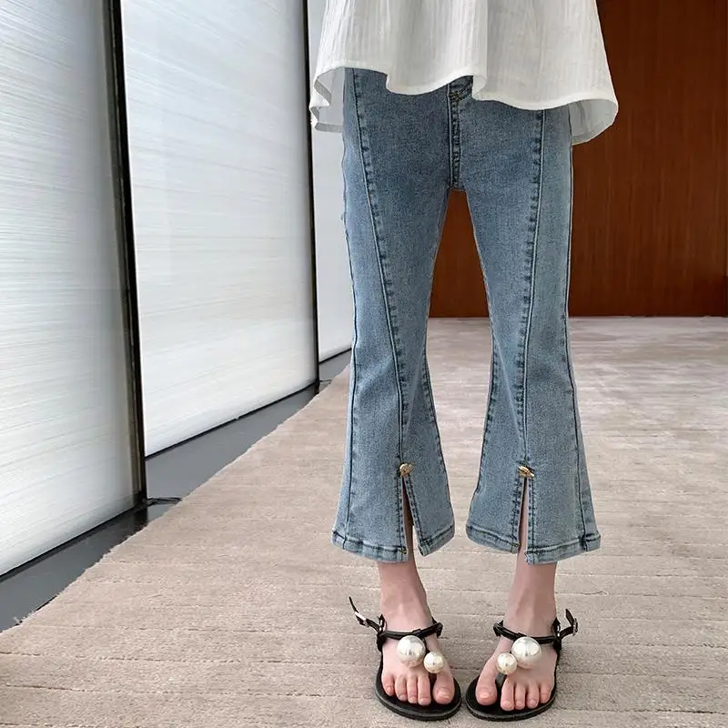

2023 весенне-летние узкие джинсы для маленьких девочек, джинсовые брюки в Корейском стиле, детские джинсовые брюки, детские расклешенные брюк...