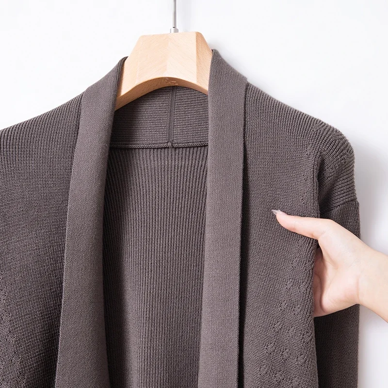 Męski gruby dzianinowy kardigan wewnątrz żakardowego swetra na co dzień wiosenny i jesienny koreańska wersja trendu przystojny płaszcz