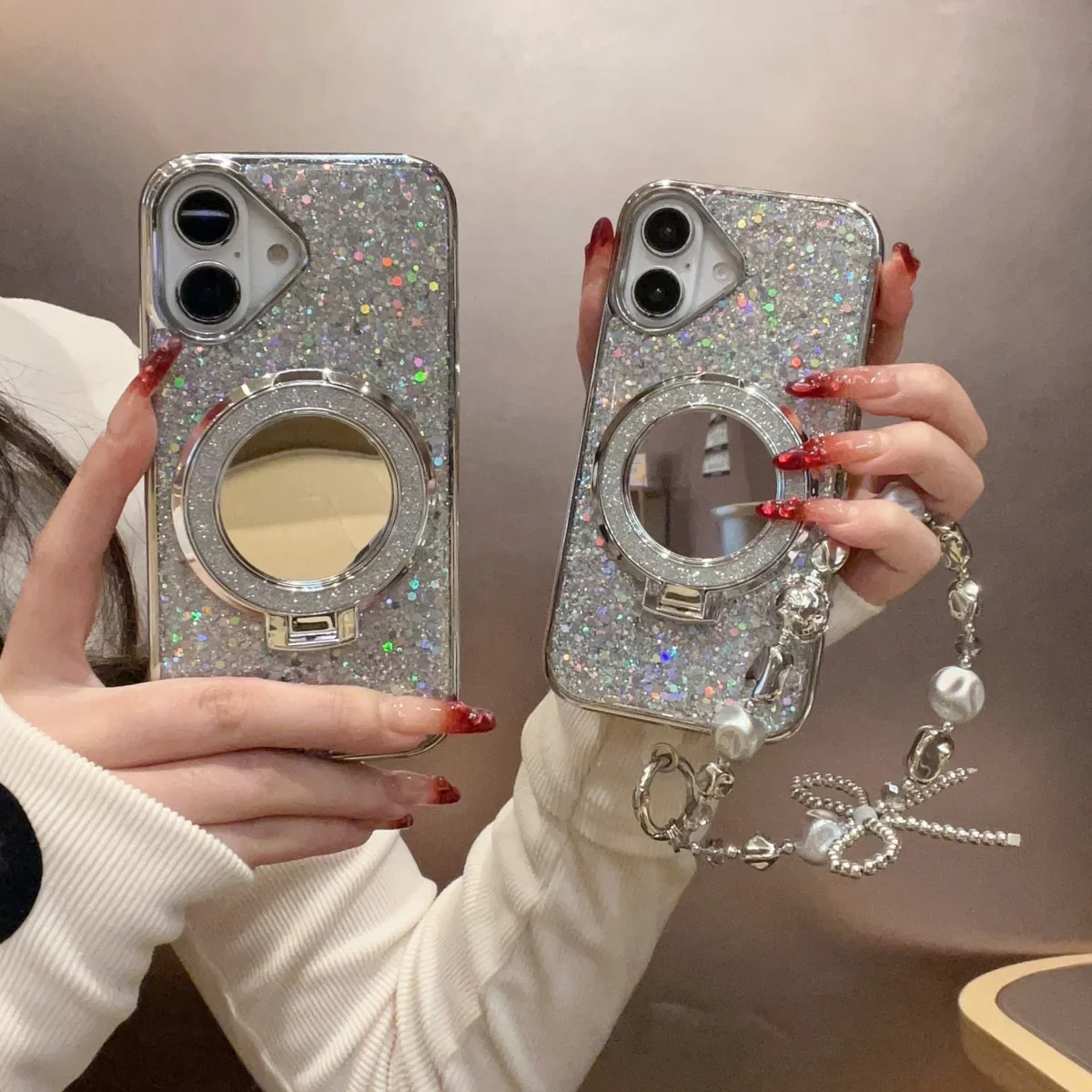 Luxury circular makeup mirror with a sense of high quality and an invisible stand suitable for iPhone 16 15 Pro Max pho