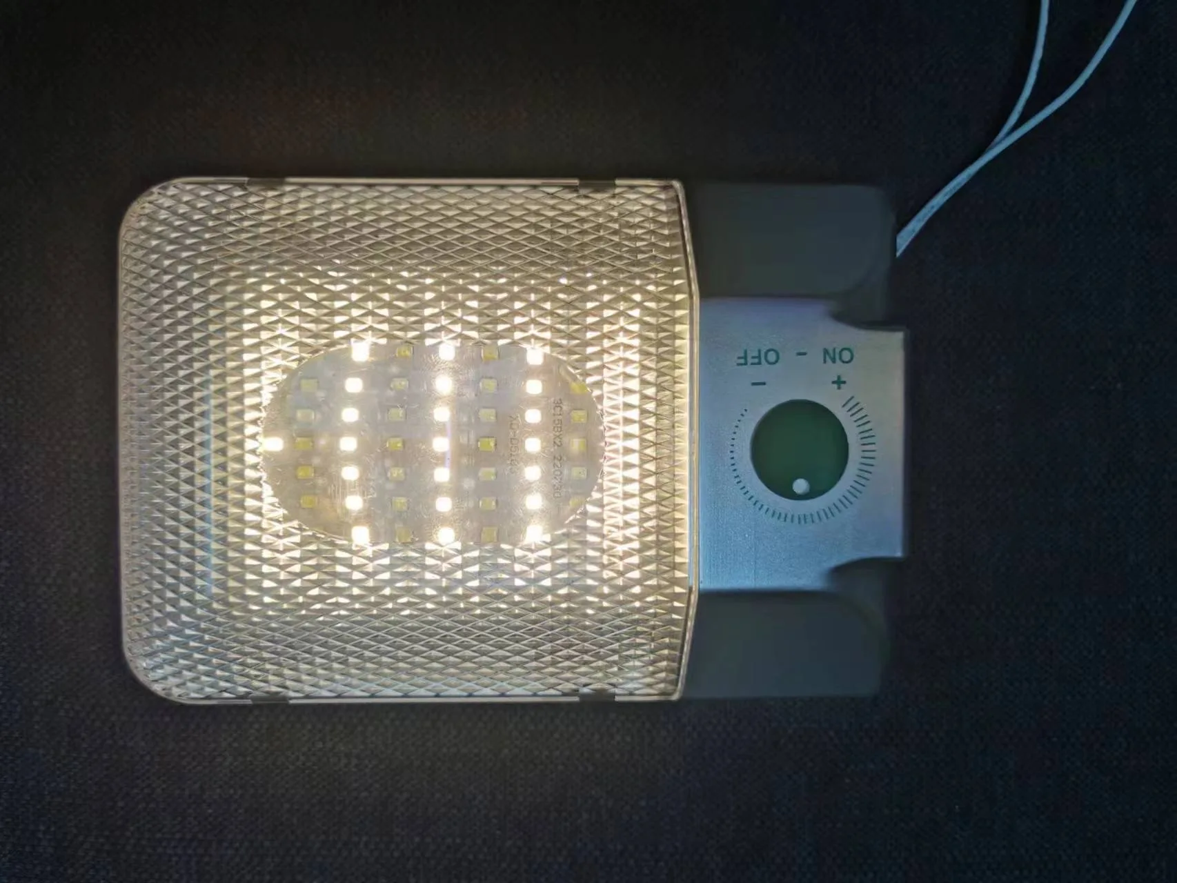 Морской автофургон пластик 180*120*38 мм 12 В белый трехцветный регулируемый