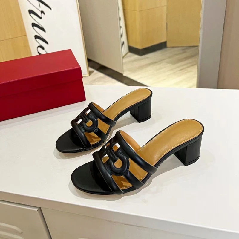 Comfortable sandals, flat heels, medium heels, low heels, open toe women's shoes, fashionable beach shoes