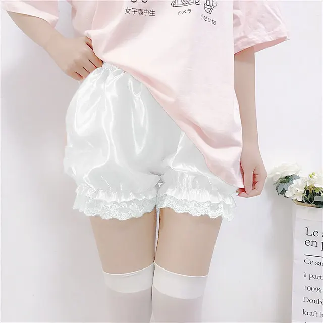 Lace Trim Comfortable Short Pants 