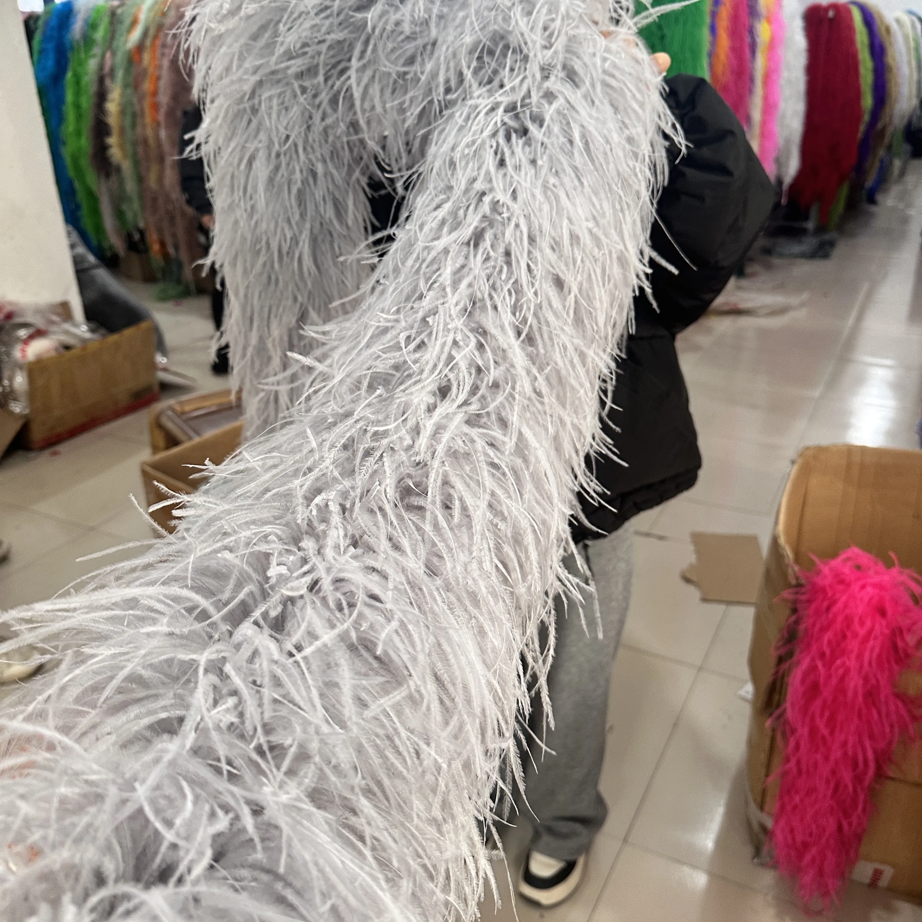 Красочные страусиные перья