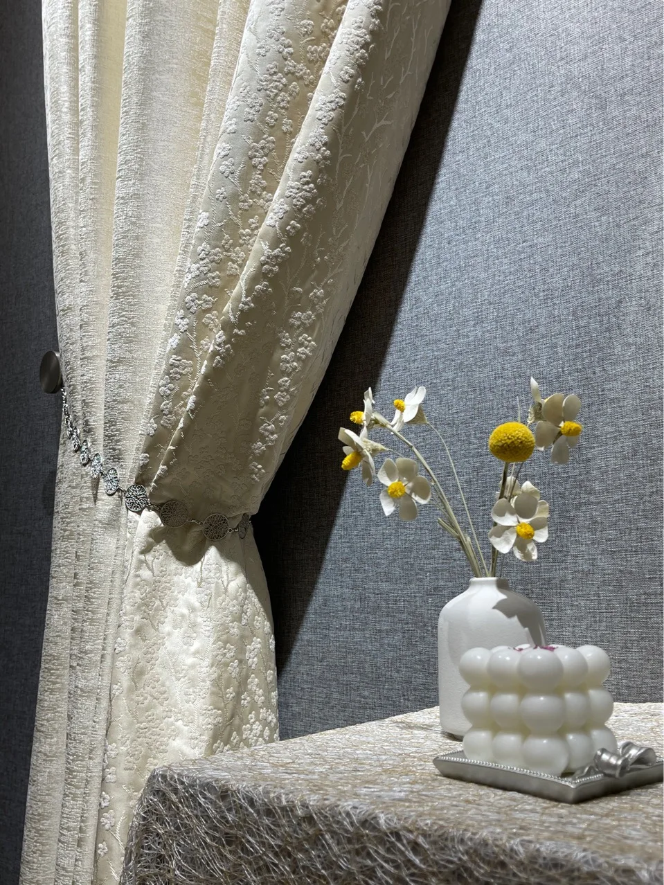 

New Japanese-style Cream Color Luxury Shading Elegant Exquisite Atmosphere Comfortable Curtains for Living Room Dining Bedroom