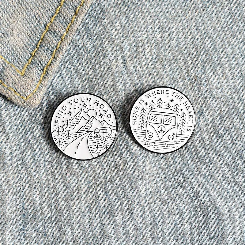 

Flnd Rroad Christmas Creative New Year Gift Enamel Pin Badges Friends Women's Brooch Lapel Pins Jewelry Fashion Accessories