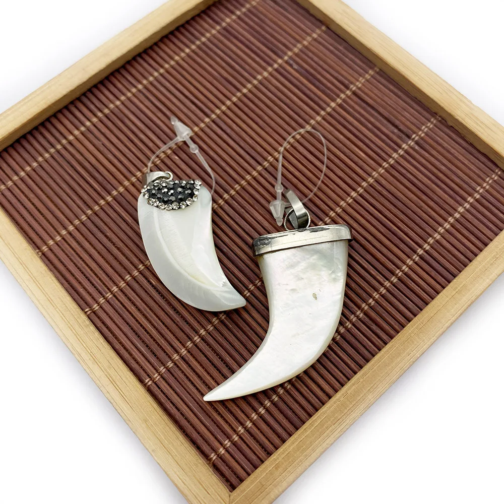 

Natural Sea Water Shell Pendant White Sword-shaped Electroplated Rhinestones Fashionable Exquisite Jewelry Necklace Accessories