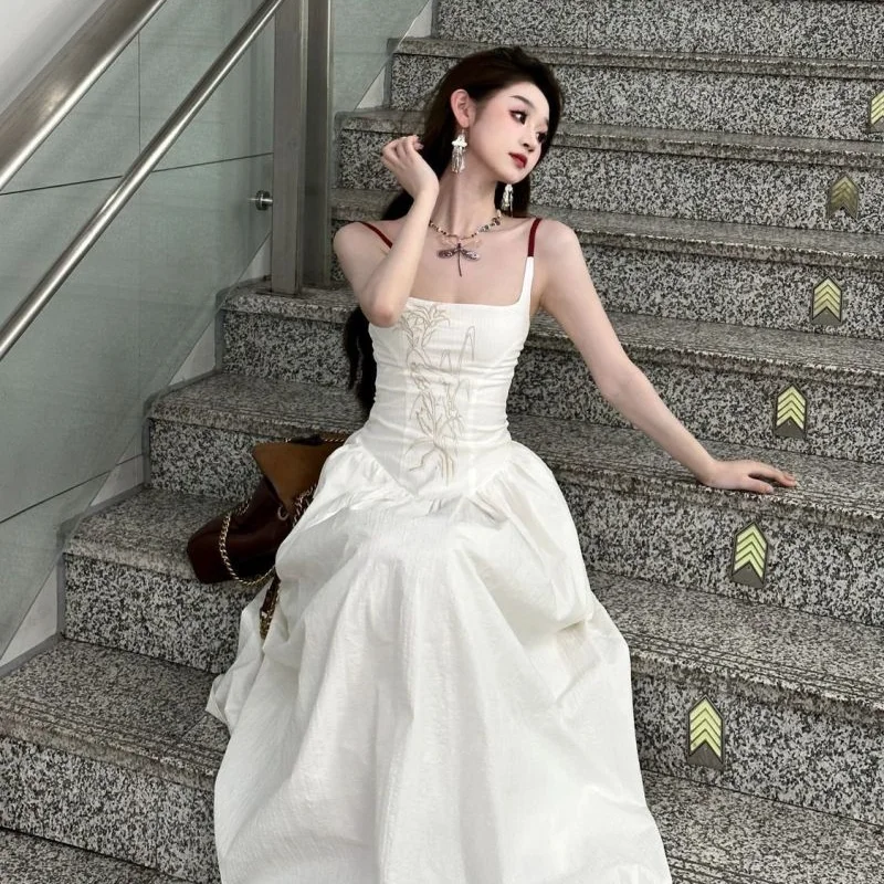 

Женское платье с цветочной вышивкой, длинное платье с лямкой на шее и открытой спиной, юбка в форме груши, лето 2023