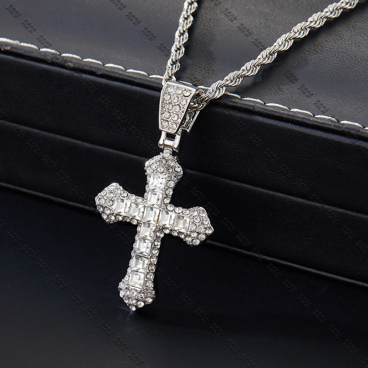

Arrival Hip Hop Cross Necklace Retro Versatile Diamond Net Red Pendant