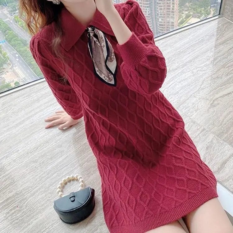 

Женское трикотажное платье-свитер с длинным рукавом, до колена