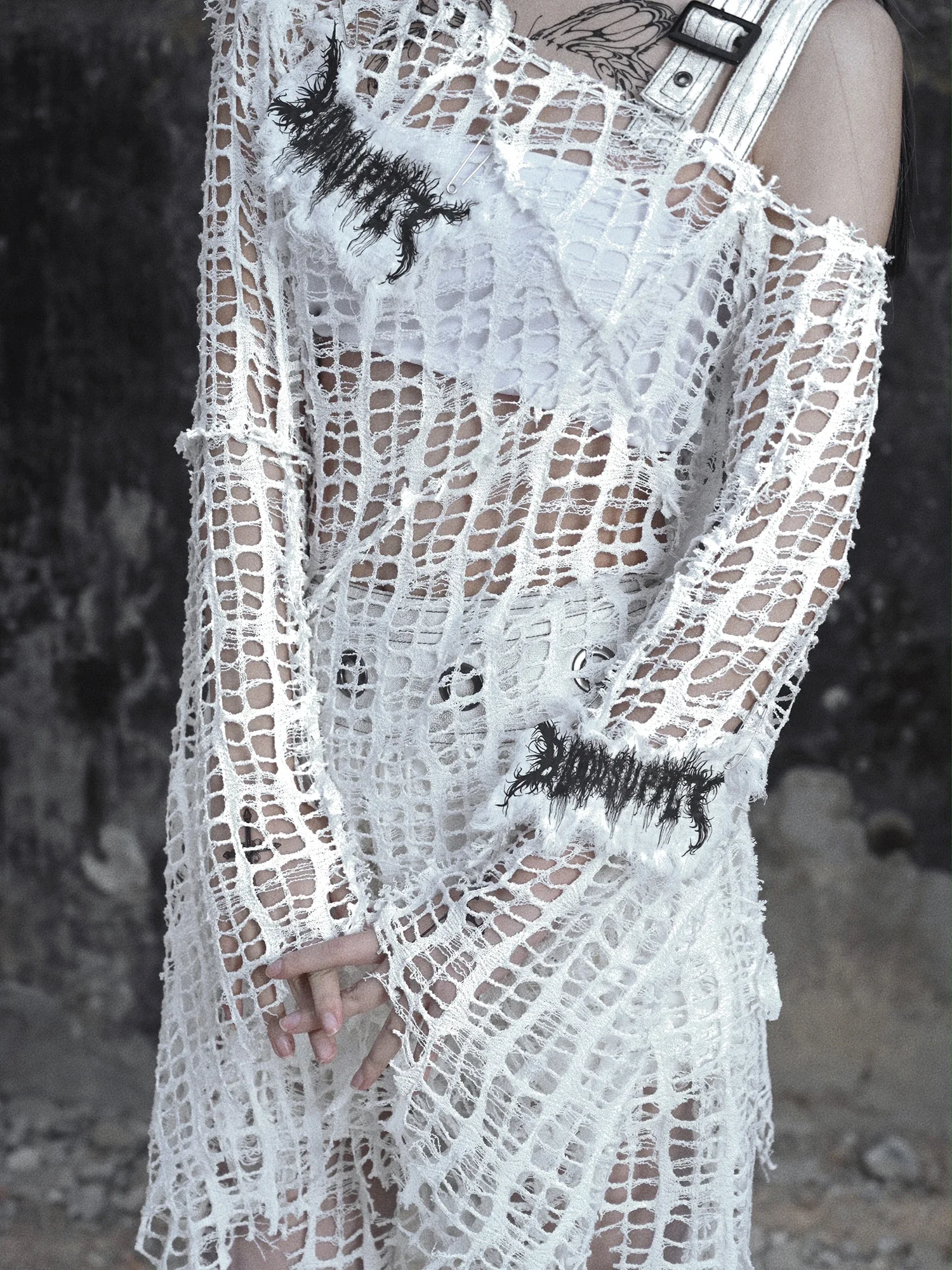 Оригинальный эстетичный вязаный рваный пуловер в стиле панк из субкультуры