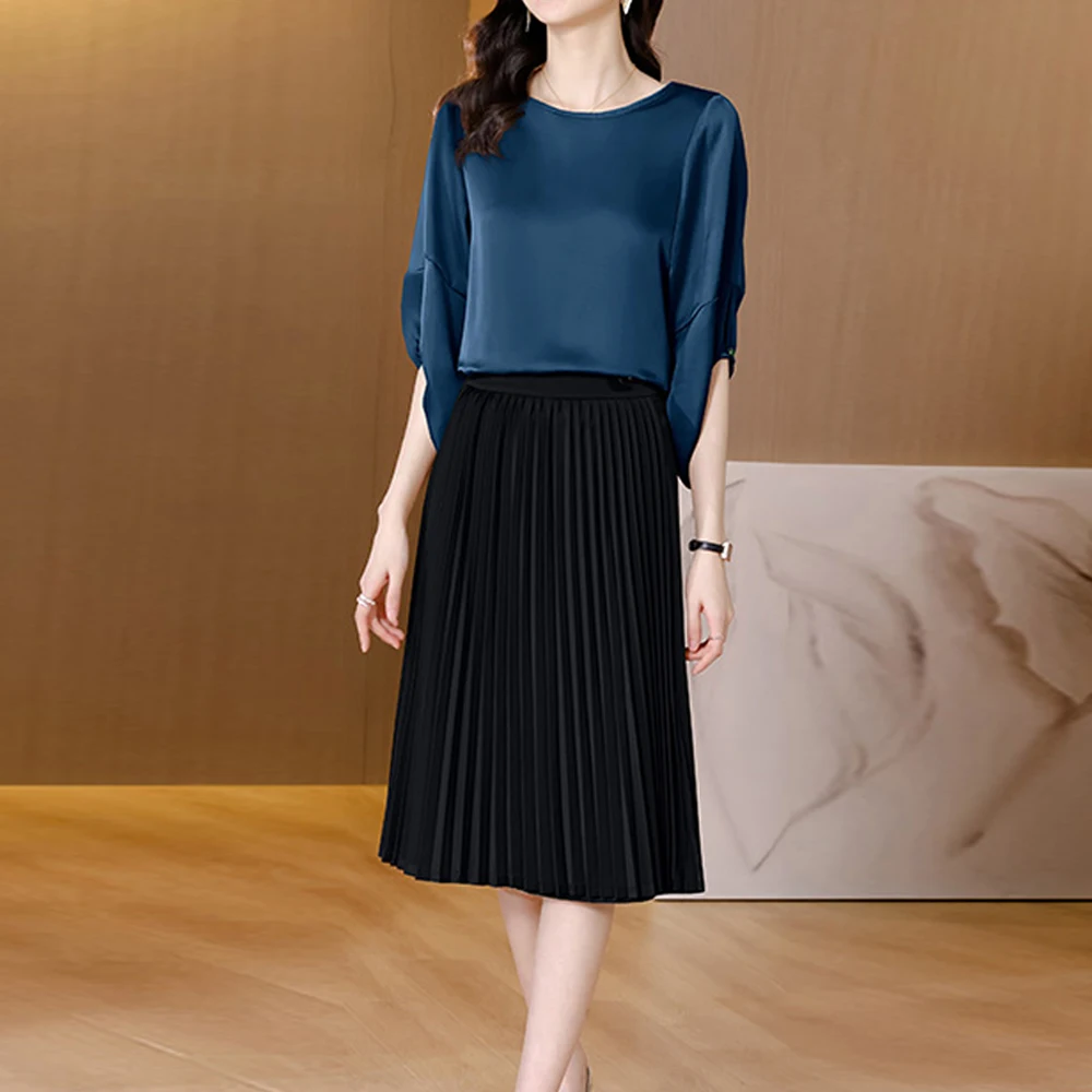 Блузка женская однотонная атласная с рукавами-фонариками и драпировкой