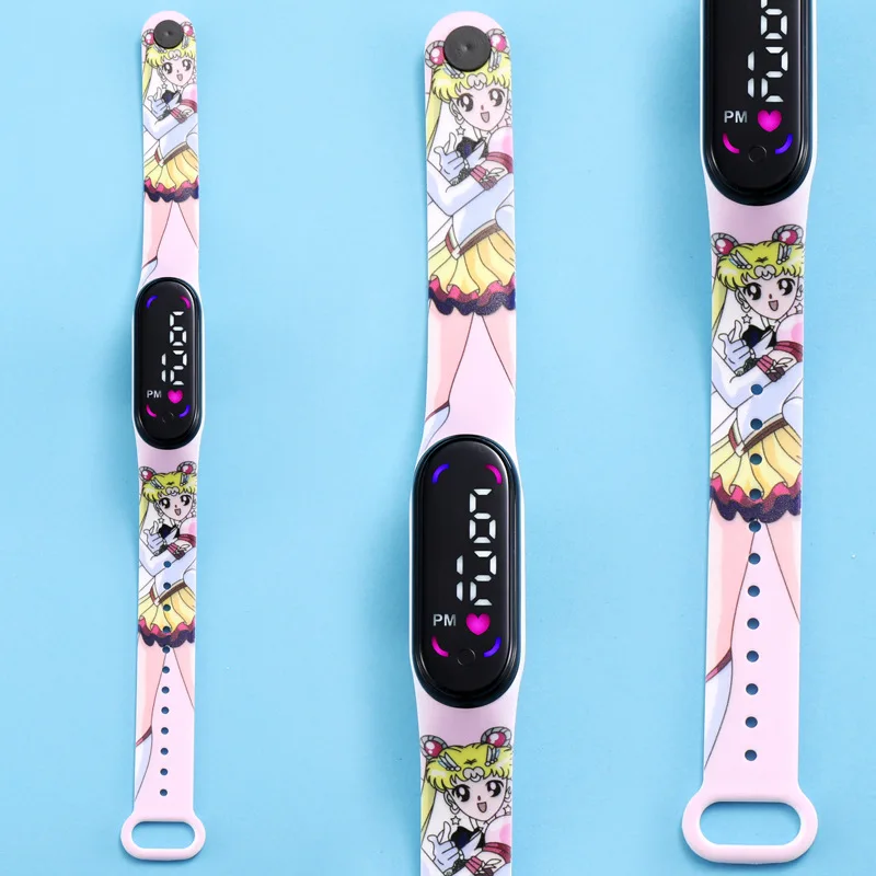 Часы с изображением персонажа мультфильма Микки Маус |