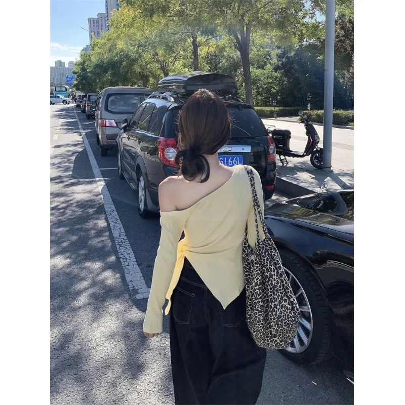 Женский трикотаж с нерегулярными наклонными плечами и длинными рукавами ранняя