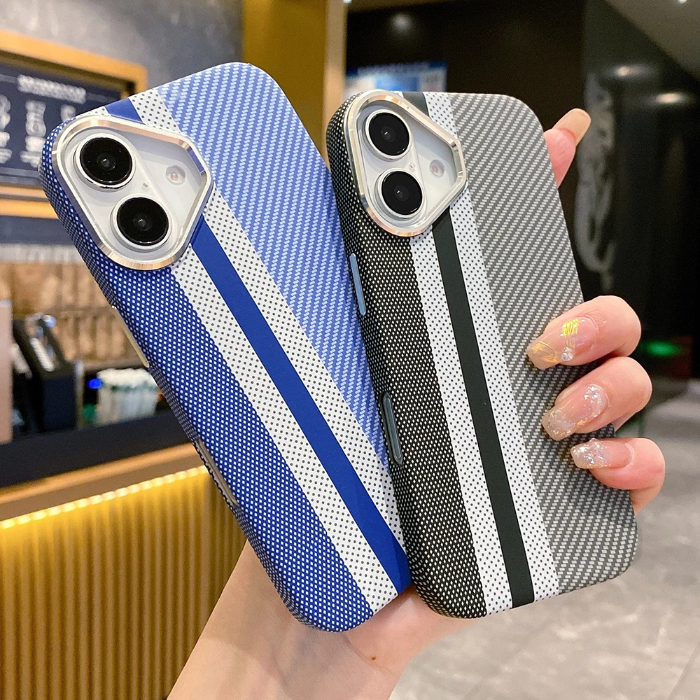 Магнитный чехол из углеродного волокна с рисунком в виде полосатых гор для iPhone 16