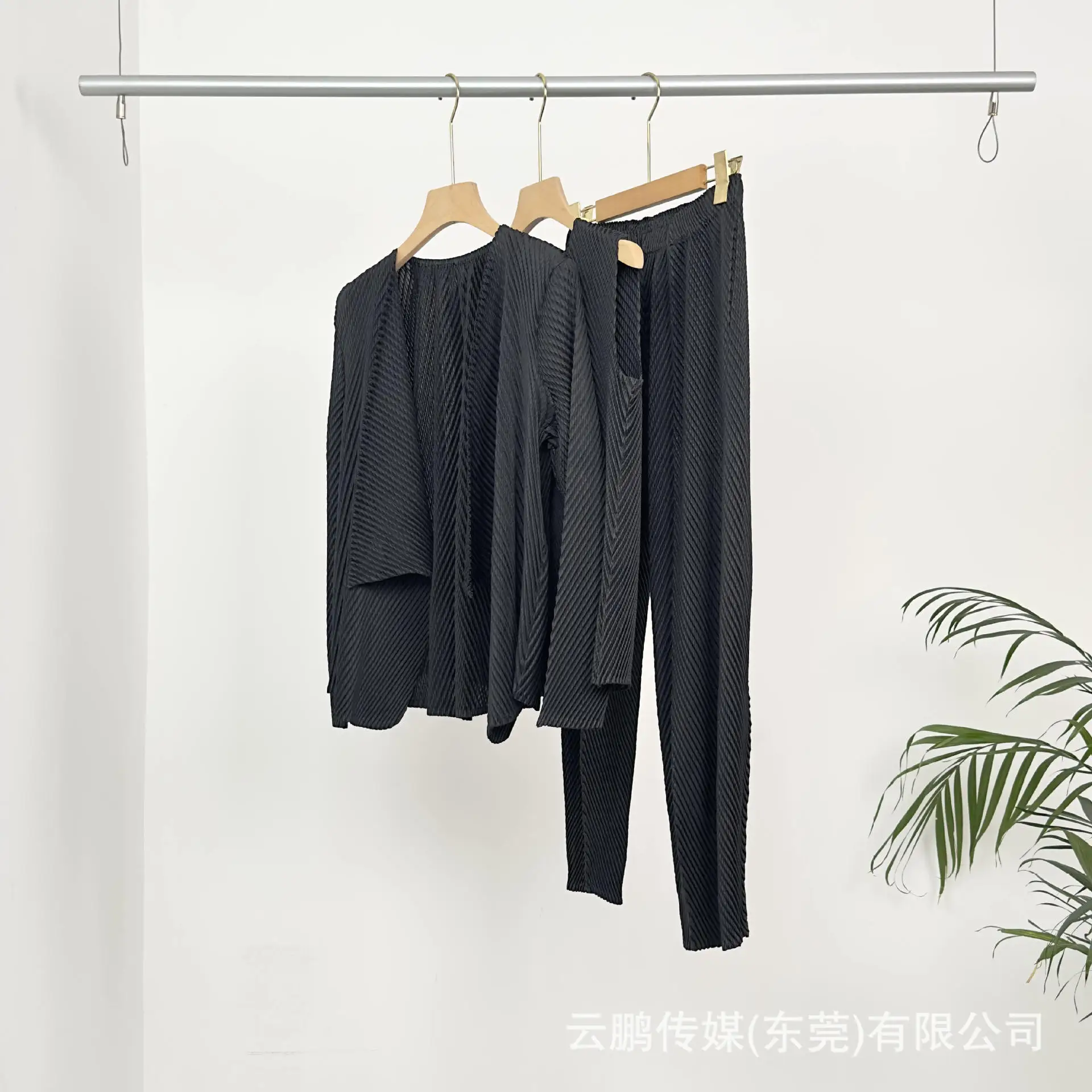 Комплект плиссированных брюк однотонный тонкий эластичный из трех предметов