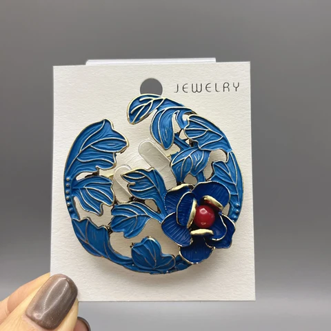 Китайская брошь с горным хрусталем