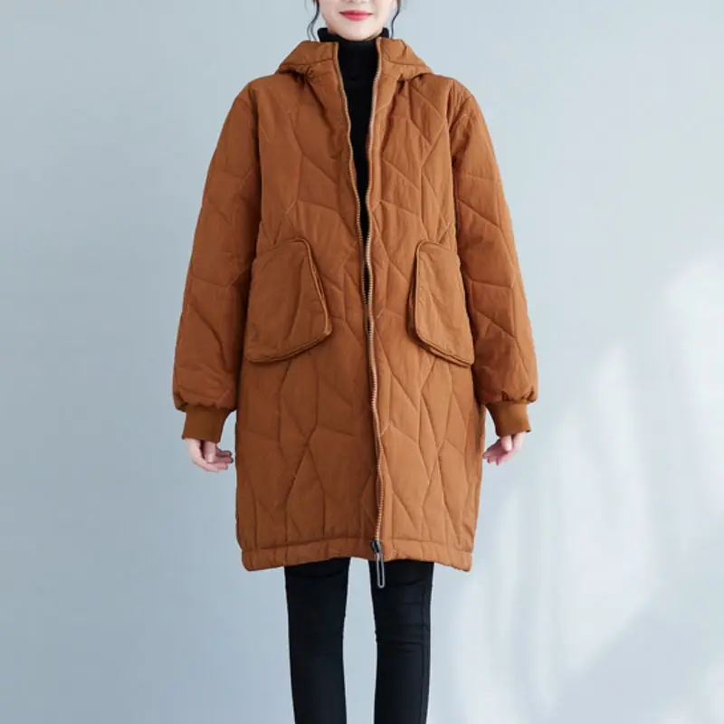 Женская утепленная куртка средней длины свободная легкая большого размера с