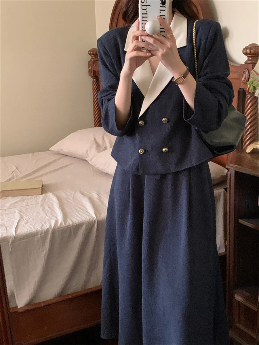 Женский костюм-двойка из блейзера и юбки Осень-зима 2022