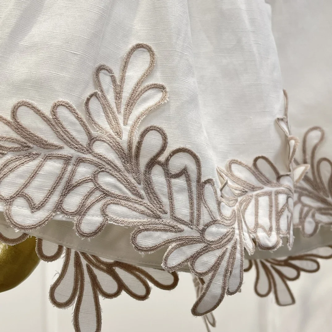 Женский офисный костюм белая однотонная блузка с длинным рукавом и шорты