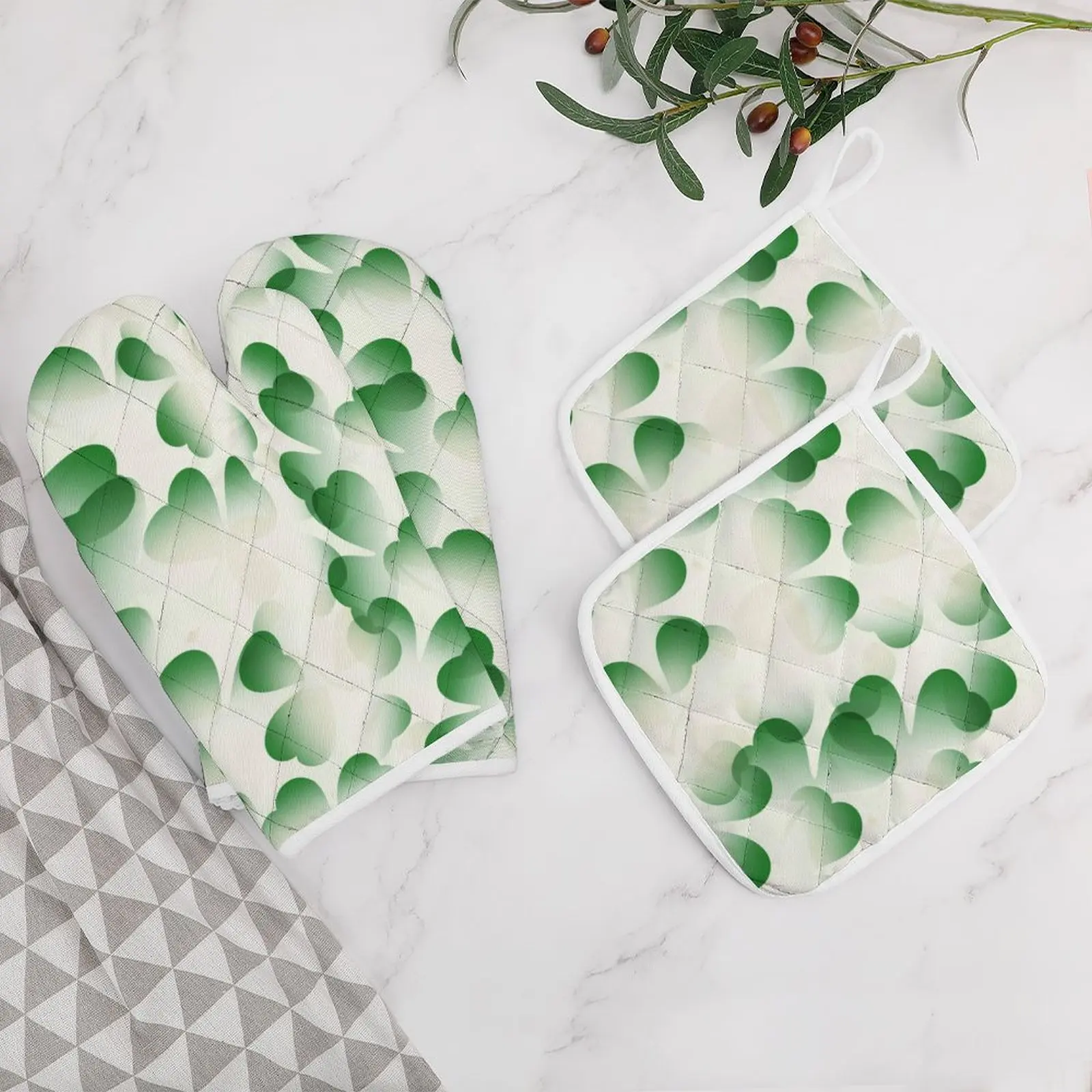

Shamrock Pattern 4PCS Oven Mitts and Pot Holders Sets for Cooking Baking Grilling