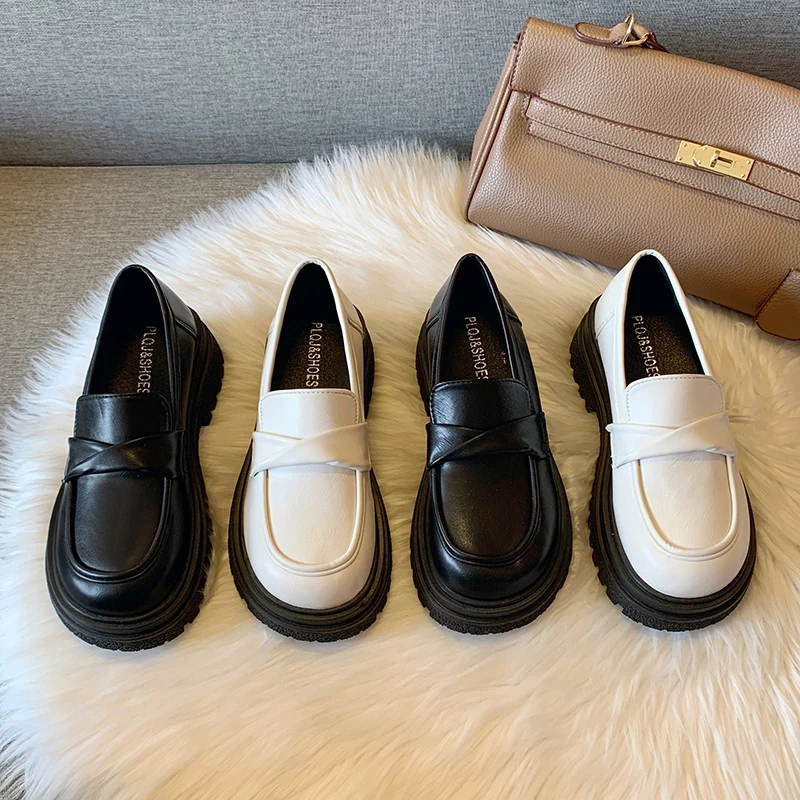 

Женские туфли-оксфорды на платформе, повседневные кроссовки на плоской подошве, с круглым носком, в британском стиле, черные, осень