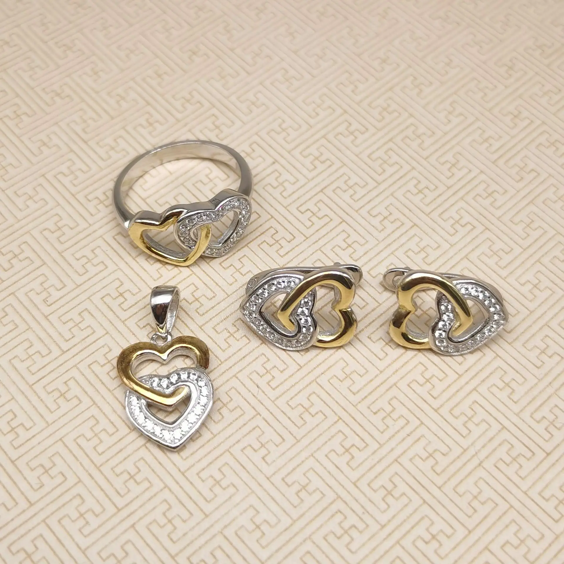 

Модные ювелирные изделия из серебра S925 пробы в европейском и американском стиле, набор из трех предметов, Простые разноцветные женские серьги, кольцо с подвеской